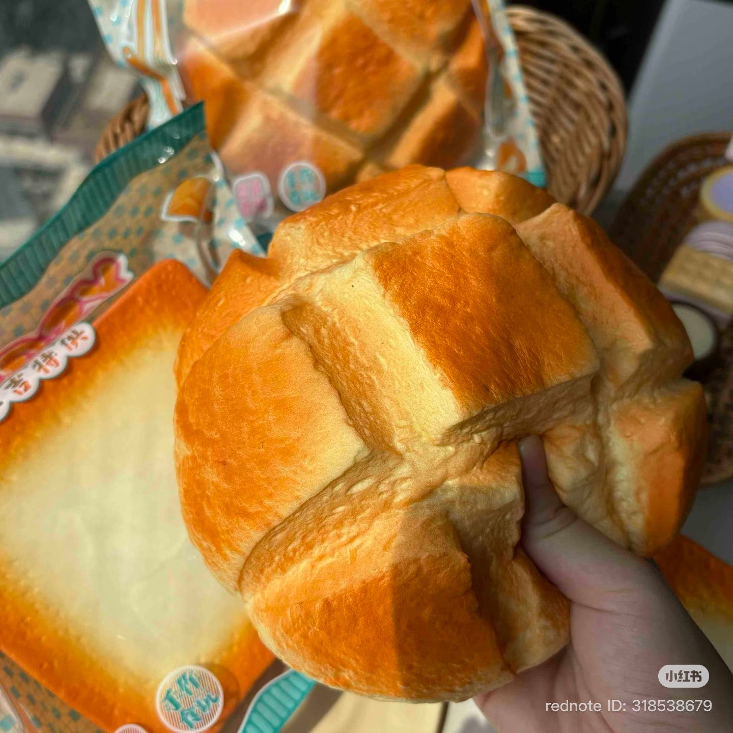 🥐🧡 Moozy Giant Lava Croissant Squishy ครัวซองต์ลาวายักษ์ ของแท้ 100% เนื้อนุ่ม Slow Rising ของเล่นบีบคลายเครียด ของสะสมพรีเมียม