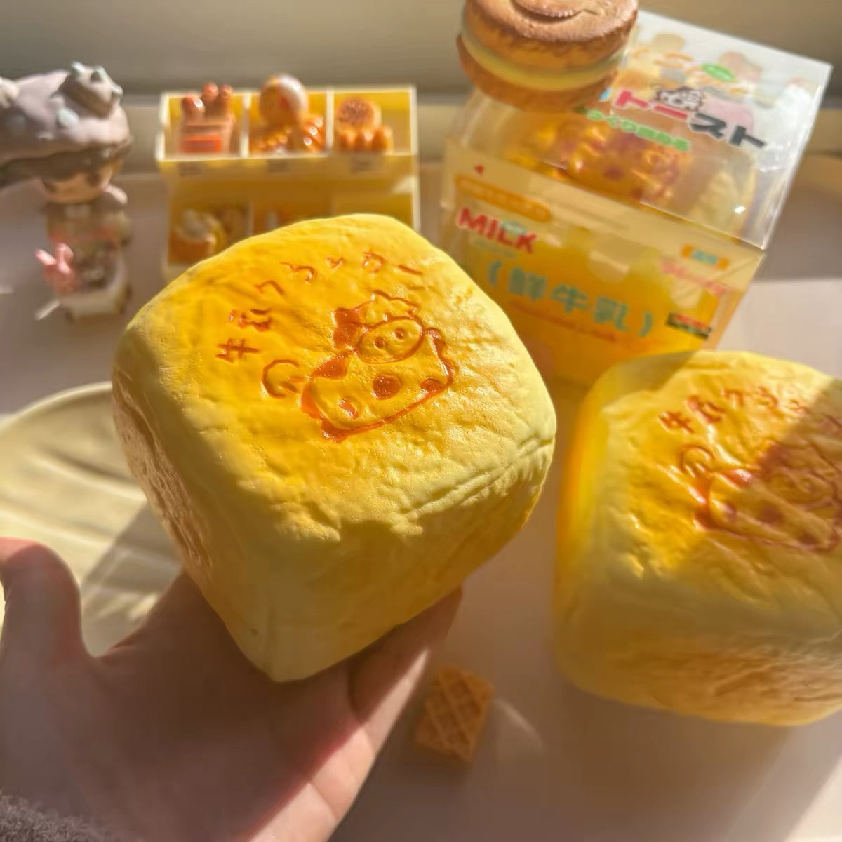 🥛🍞 Moozy Milk Toast Squishy ขนมปังนมลายวัว ของแท้ 100% เนื้อนุ่ม Slow Rising ของเล่นบีบคลายเครียด ของสะสมพรีเมียม