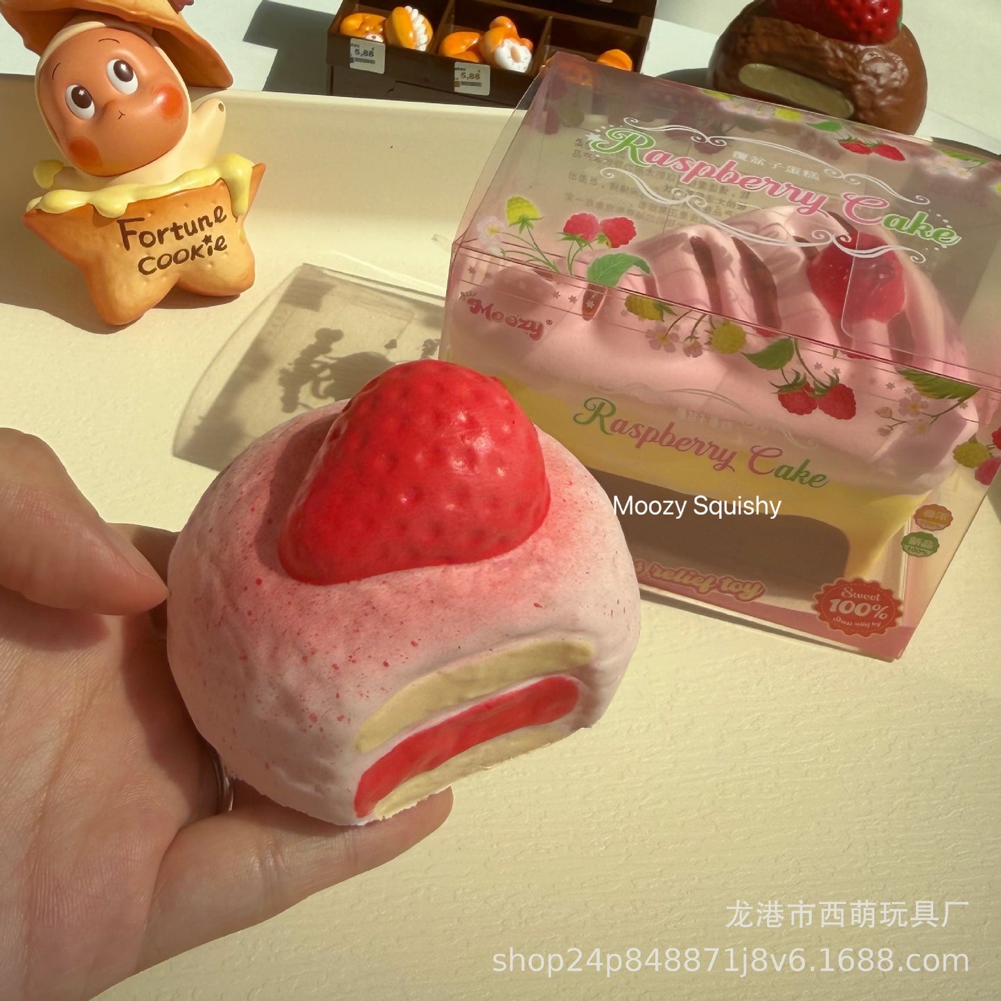 🍓🍫 Moozy Strawberry Chocolate สตรอว์เบอร์รี่ช็อกโกแลต Squishy ของแท้ เนื้อนุ่ม Slow Rising ของสะสมพรีเมียม