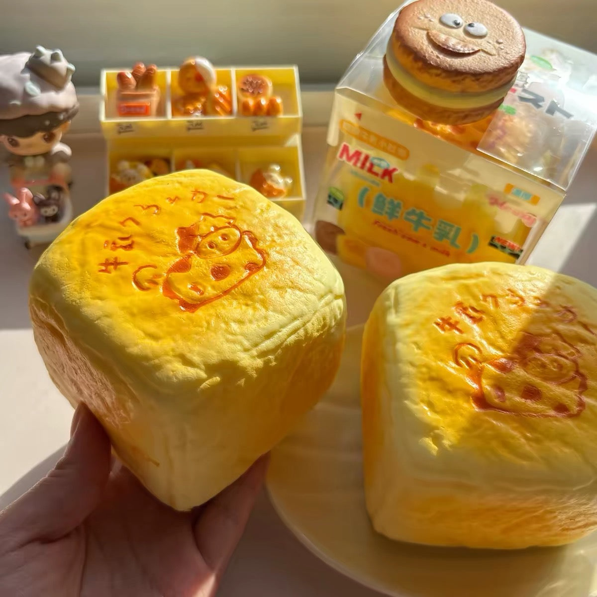 🥛🍞 Moozy Milk Toast Squishy ขนมปังนมลายวัว ของแท้ 100% เนื้อนุ่ม Slow Rising ของเล่นบีบคลายเครียด ของสะสมพรีเมียม