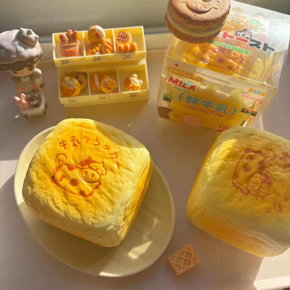 🥛🍞 Moozy Milk Toast Squishy ขนมปังนมลายวัว ของแท้ 100% เนื้อนุ่ม Slow Rising ของเล่นบีบคลายเครียด ของสะสมพรีเมียม