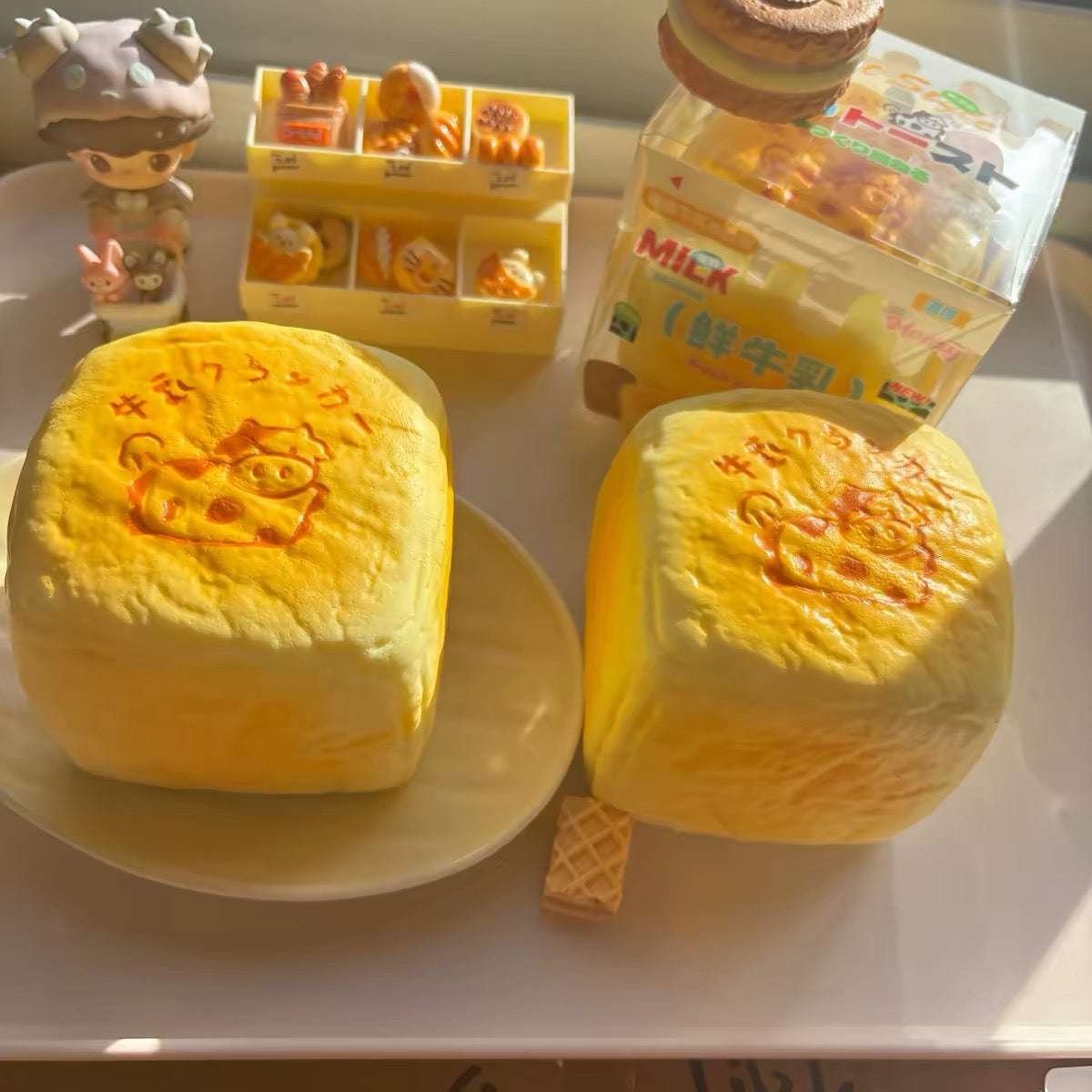 🥛🍞 Moozy Milk Toast Squishy ขนมปังนมลายวัว ของแท้ 100% เนื้อนุ่ม Slow Rising ของเล่นบีบคลายเครียด ของสะสมพรีเมียม