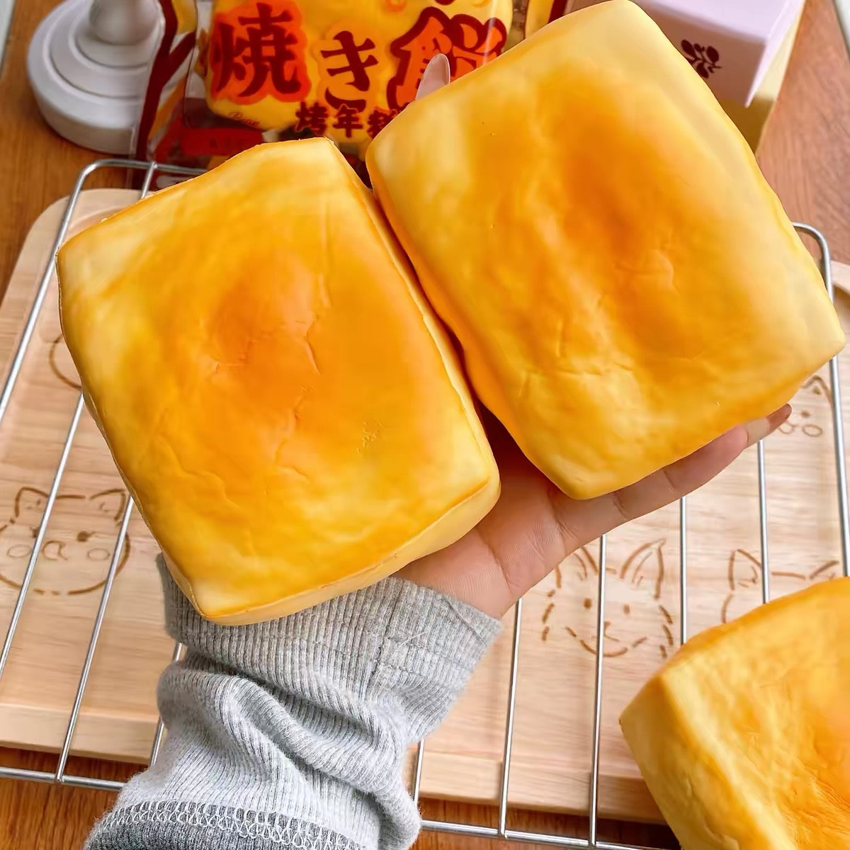 🍞✨ Hachimi Golden Toast ขนมปังปิ้ง Squishy ของแท้ เนื้อนุ่ม Slow Rising สีเหลืองทอง ของสะสมพรีเมียม
