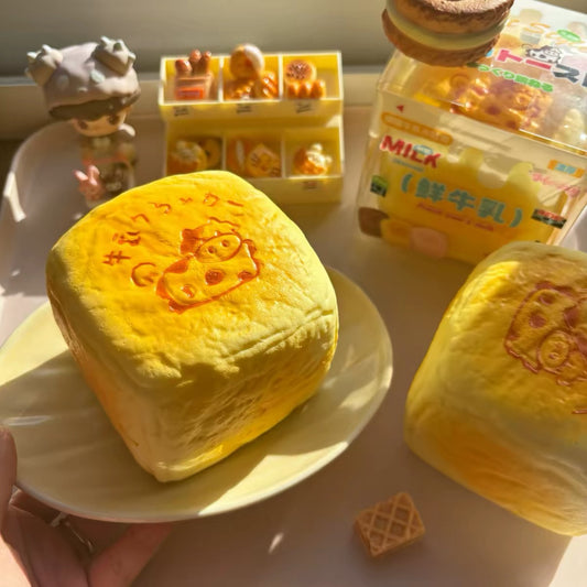 🥛🍞 Moozy Milk Toast Squishy ขนมปังนมลายวัว ของแท้ 100% เนื้อนุ่ม Slow Rising ของเล่นบีบคลายเครียด ของสะสมพรีเมียม
