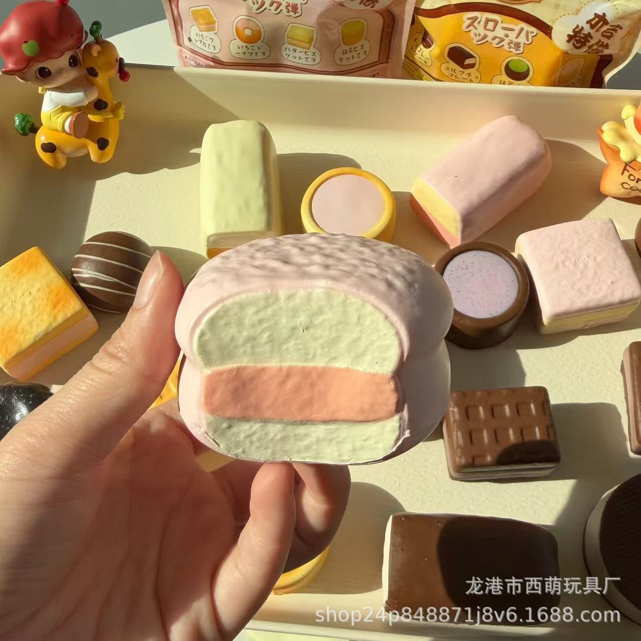 🍓🥧 Moozy Strawberry Pie สตรอว์เบอร์รี่พาย Squishy ของแท้ เนื้อนุ่ม Slow Rising ของสะสมพรีเมียม