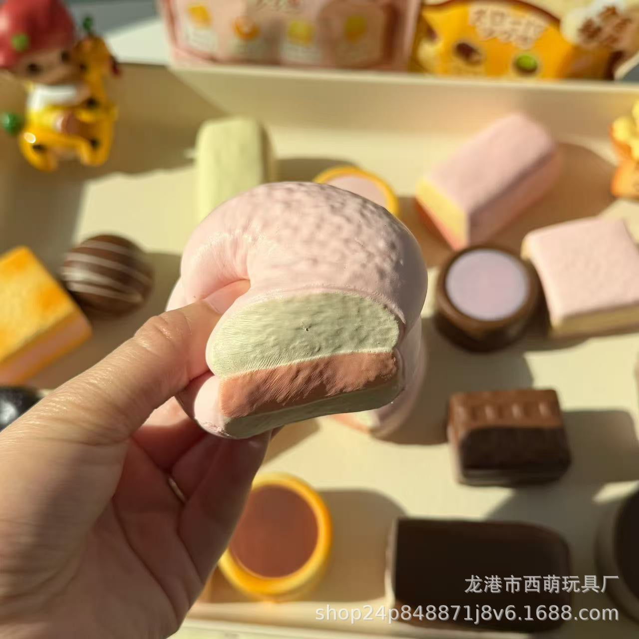 🍓🥧 Moozy Strawberry Pie สตรอว์เบอร์รี่พาย Squishy ของแท้ เนื้อนุ่ม Slow Rising ของสะสมพรีเมียม