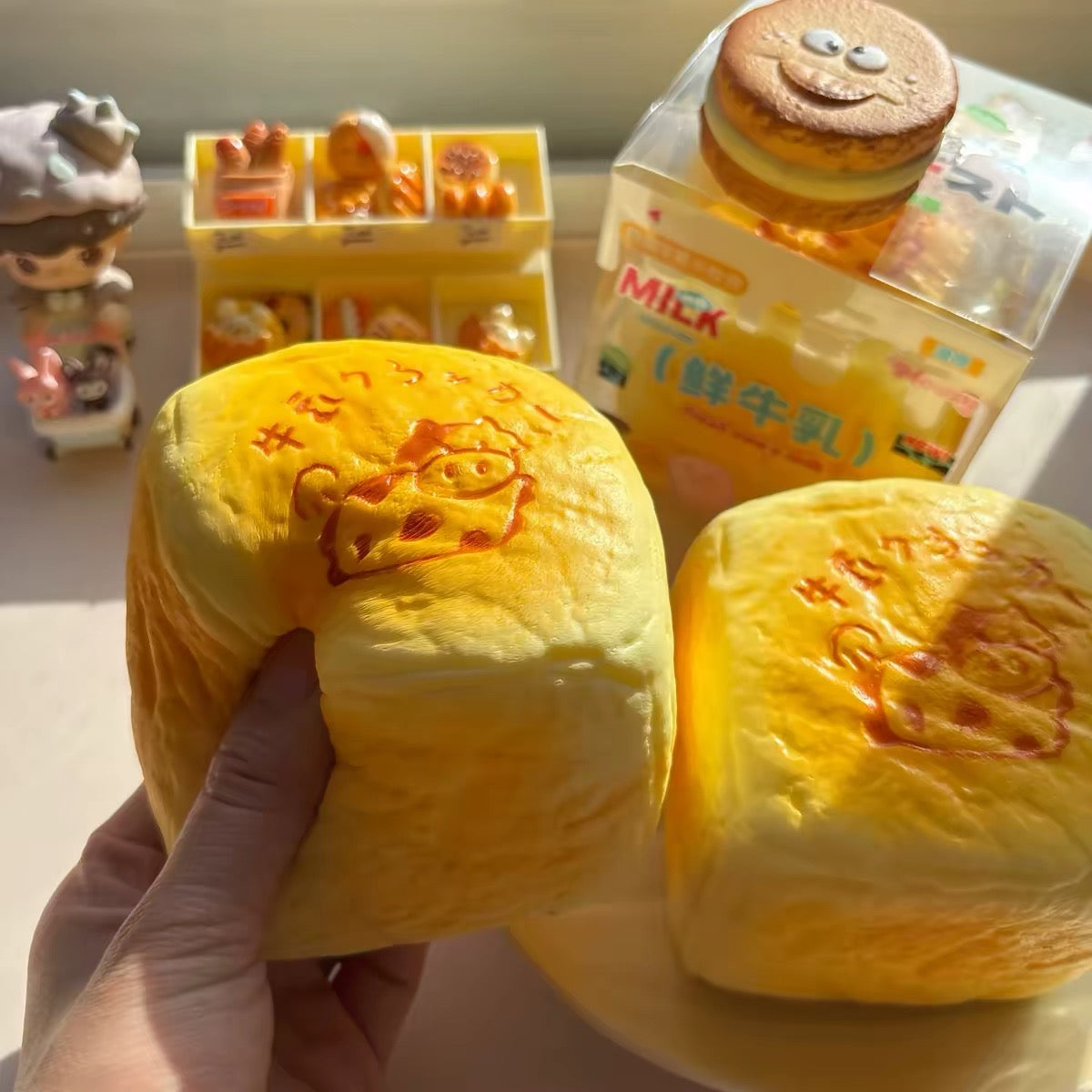🥛🍞 Moozy Milk Toast Squishy ขนมปังนมลายวัว ของแท้ 100% เนื้อนุ่ม Slow Rising ของเล่นบีบคลายเครียด ของสะสมพรีเมียม